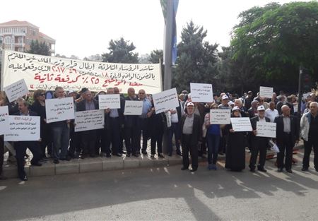 عبدالله للأساتذة المتقاعدين: نحن الى جانبكم 