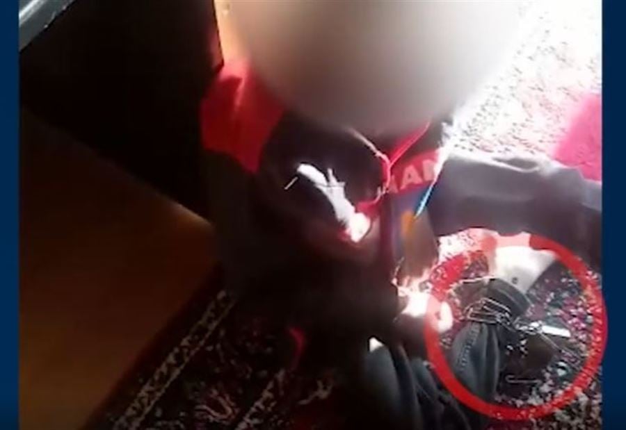 تعرّض طفلين للتعنيف والتعذيب "اليوميّ" من قبل والدهما! (فيديو وصور) 