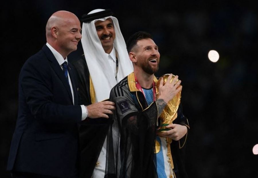 طلبٌ "غير مسبوق" من رئيس الفيفا إلى ميسي!