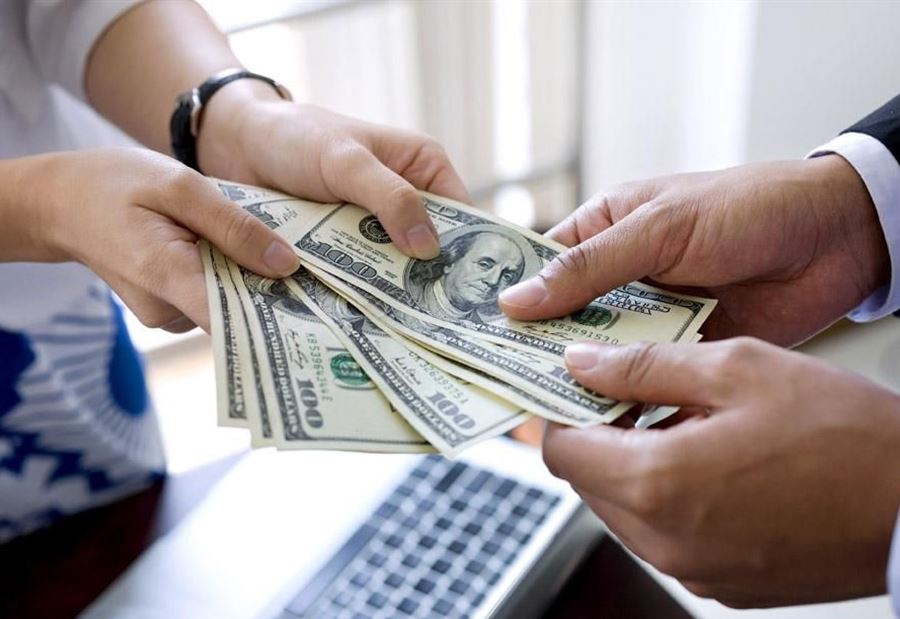 سعر الدولار لدى شركات تحويل الأموال