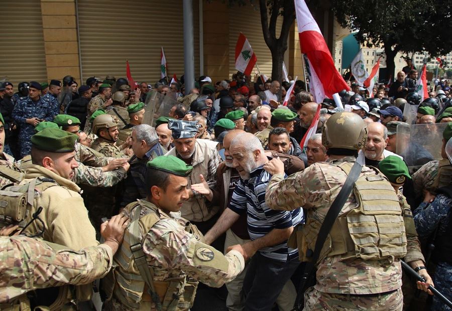 صعوبات تواجه العسكر... "عميد متقاعد يطلب المساعدة ليكون ناطوراً"!