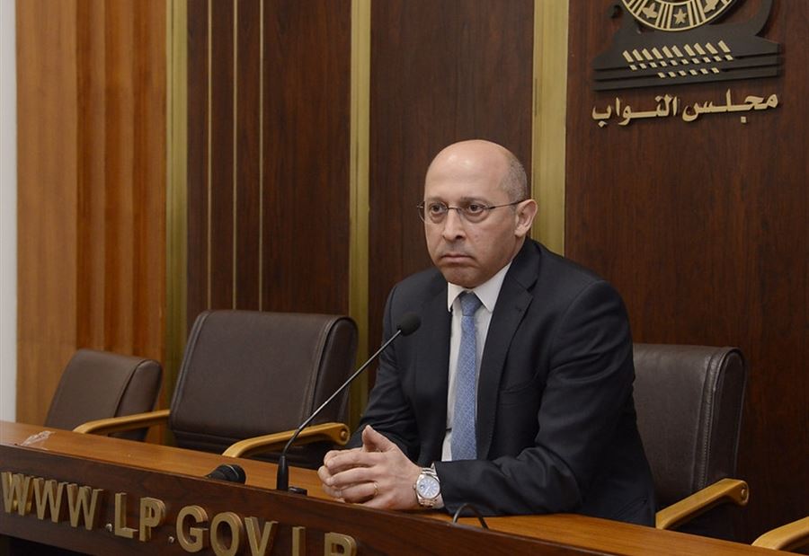 "لم يعد يملك الوقت"... عون: هناك مساران حواريان