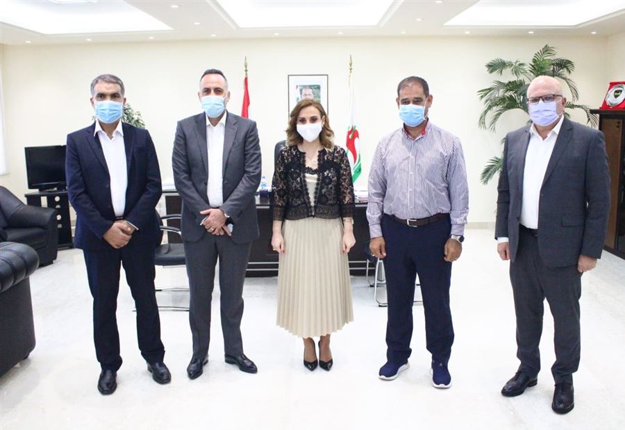 أوهانيان إلتقت وفداً من نادي العهد أوهانيان إلتقت وفداً من نادي العهد