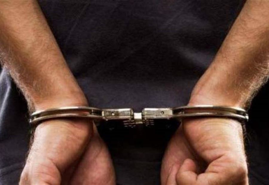 توقيف شخصين بسبب اتصال هاتفي حول الصيد!