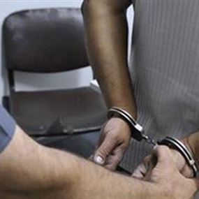 توقيف شخص لقيامه بعمليات سلب وانتخال صفة أمنية