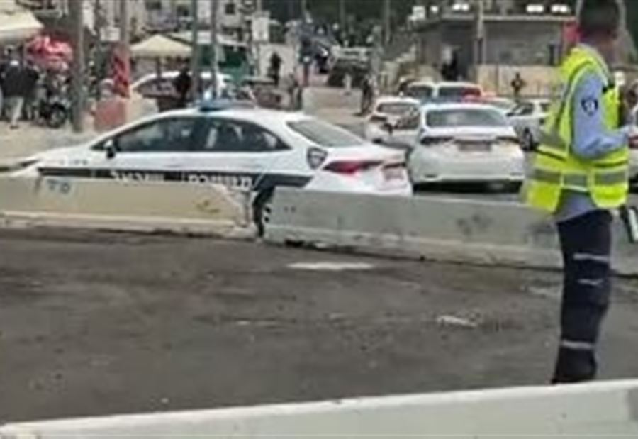 جندي اسرائيلي يتعرض للطعن في القدس (فيديو) جندي اسرائيلي يتعرض للطعن في القدس (فيديو)