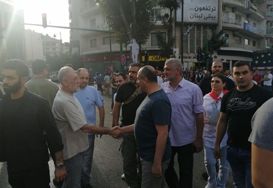 بو عاصي ينضم إلى المعتصمين في ساحة ساسين