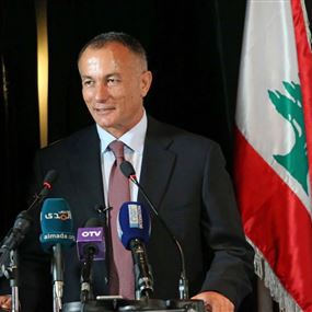 هل ينجح روكز في جمع عون والحريري؟