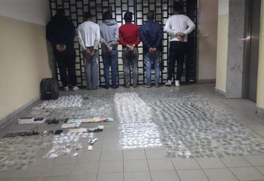 بالصورة: توقيف عصابة تروّج مخدرات في جبل لبنان.. هؤلاء أبطالها
