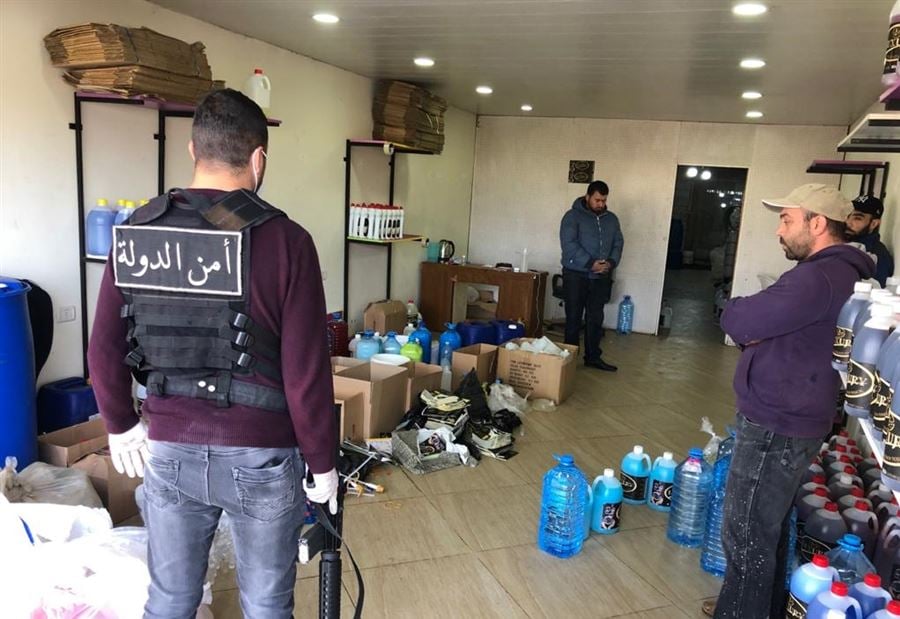بالصور: أمن الدولة أقفلت معملين في البقاع بالشمع الأحمر