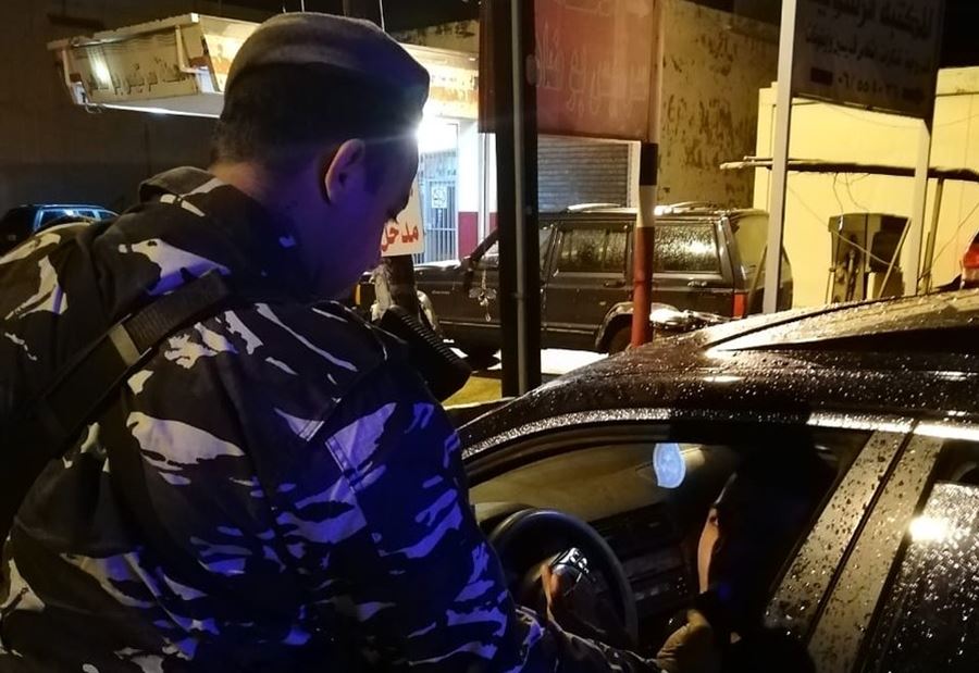 بالصور: حاجز في زغرتا لقياس نسبة الكحول