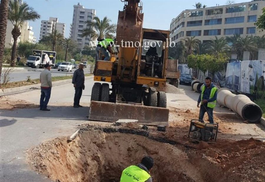 بالصور: قطع الطريق من الجناح باتجاه بيروت