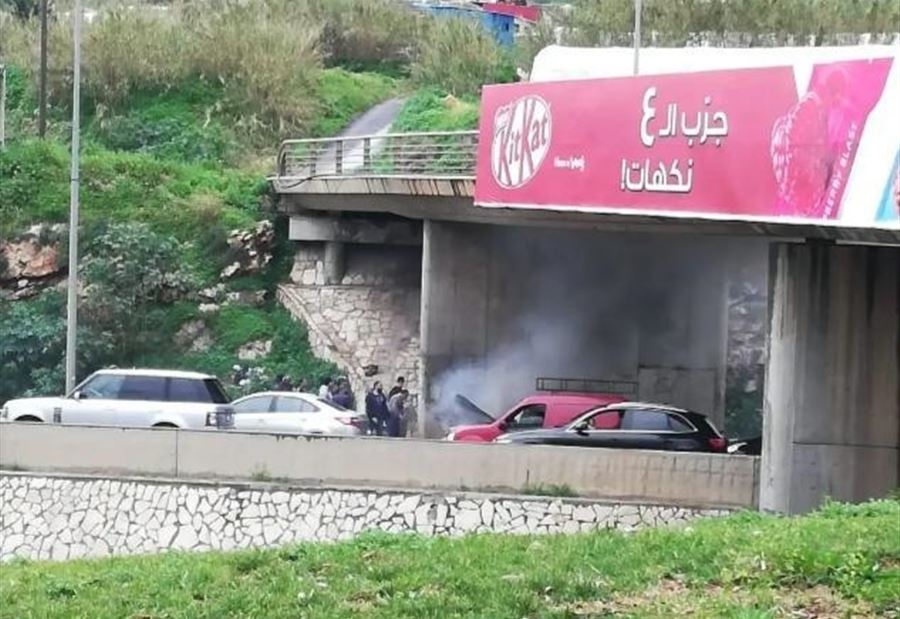بالصورة: احتراق سيارة في الجية 