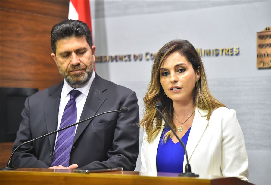 وزير الطاقة يدعو إلى "عدم التهافت على شراء الشموع"