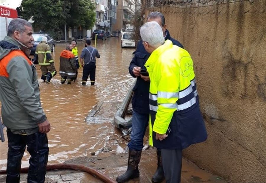 بالصور: عمليات سحب المياه عن ضفاف مجرى نهر فوار انطلياس