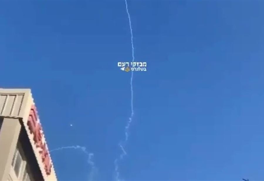 "دفاعًا عن لبنان وشعبه"... حزب الله يستهدف "قاعدة عسكرية ومطار رامات ديفيد"! "دفاعًا عن لبنان وشعبه"... حزب الله يستهدف "قاعدة عسكرية ومطار رامات ديفيد"!