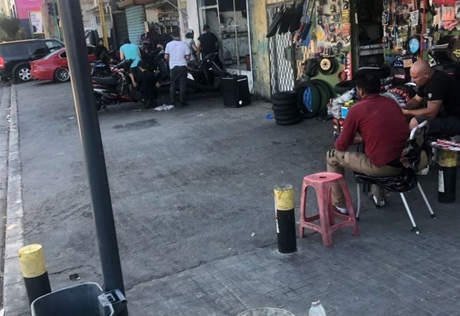 "ملتقى للزعران والسارقين... سوريون حوّلوا عقارًا في كورنيش نهر بيروت إلى سوق تجاري"!