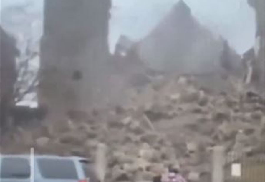 بالفيديو: انهيار جدران وسقف إحدى الكنائس في نيو لندن