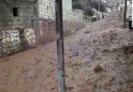 بالصورة: السيول جرفت طرقات راشيا والبقاع الغربي 