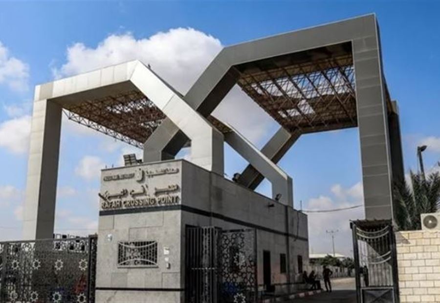 هاربون من الحرب... شركة مصرية تبتز الفلسطينيين عند معبر رفح!