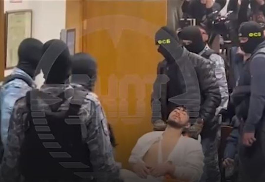 دخل المحكمة على "كرسي متحرك"... تطورات "جديدة " في محاكمة منفذي هجوم موسكو