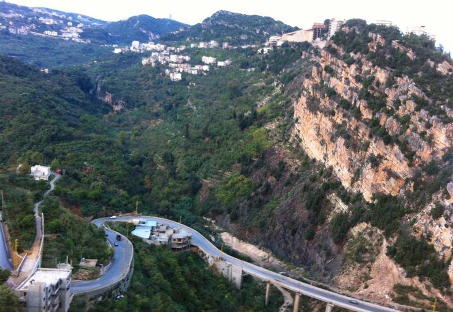 الإعتداء على مكتب عقاري في المنية!