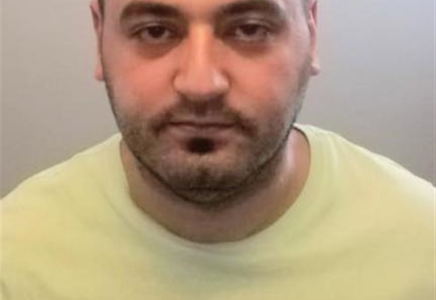 بالصورة: يوهم ضحاياه بتأمين وظائف لهم في القطاع العام  بالصورة: يوهم ضحاياه بتأمين وظائف لهم في القطاع العام