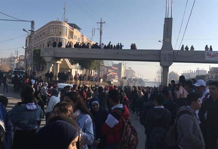 16 موقوفًا في أحداث سعدنايل بينهم 3 سوريين.. وآخر سقط عن الجسر!