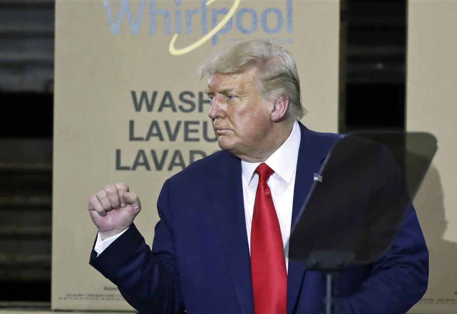 "كورونا"... ترمب يعلن تأجيل المحادثات التجارية مع الصين  "كورونا"... ترمب يعلن تأجيل المحادثات التجارية مع الصين