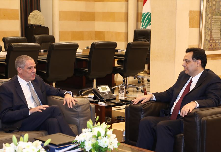 سفير الاتحاد الأوروبي يزور دياب... "ملتزمون بالمساعدة"
