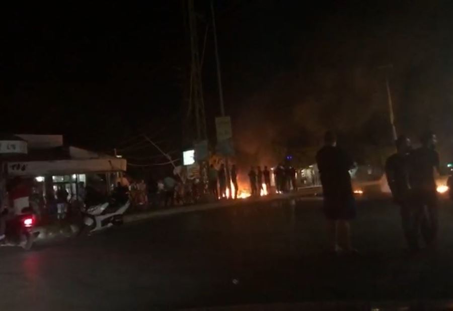 قطع طريق عام صور ليلا للمطالبة بالافراج عن شخصين
