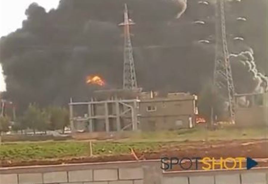 "انفجارات ضخمة"... غارة "عنيفة" على خزانات نفط في دورس (فيديو) "انفجارات ضخمة"... غارة "عنيفة" على خزانات نفط في دورس (فيديو)