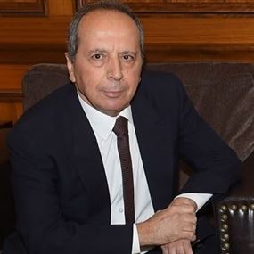 السيد: المطار تحوّل إلى حارة "كل من إيدو إلو"