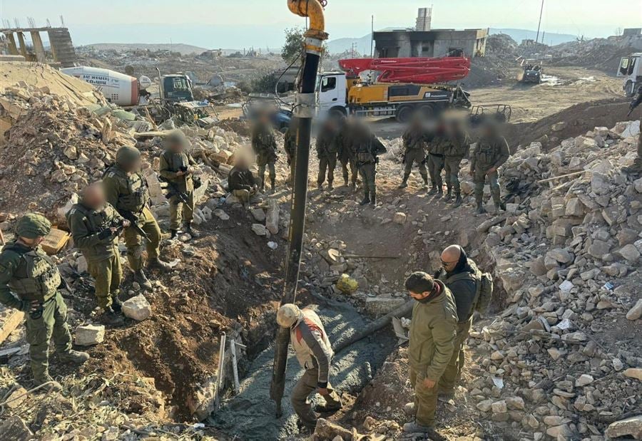 في مقبرة بالجنوب... ادرعي يزعم العثور على مجمع لحزب الله (فيديو)