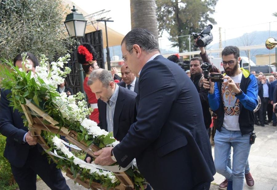 بالصور: باسيل يضع الأكاليل أمام كنيسة سيدة التلة