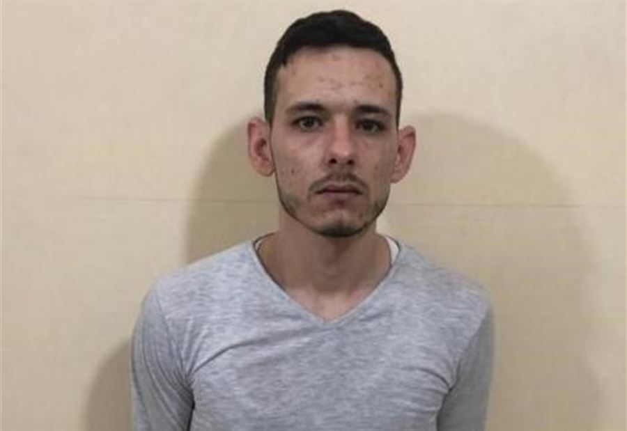 بالصورة: يحتال على الناس من خلال عرضه مفروشات على الفايسبوك 