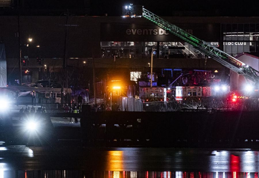 من مسافة قريبة... فيديو جديد يوثق "لحظات الرعب" فوق واشنطن من مسافة قريبة... فيديو جديد يوثق "لحظات الرعب" فوق واشنطن