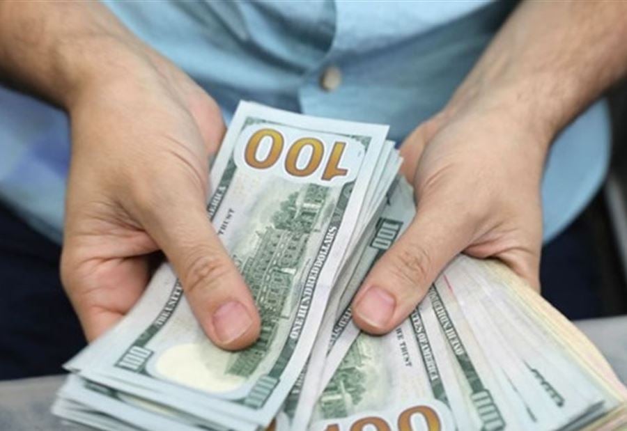 الدولار بـ 2700 ليرة!!