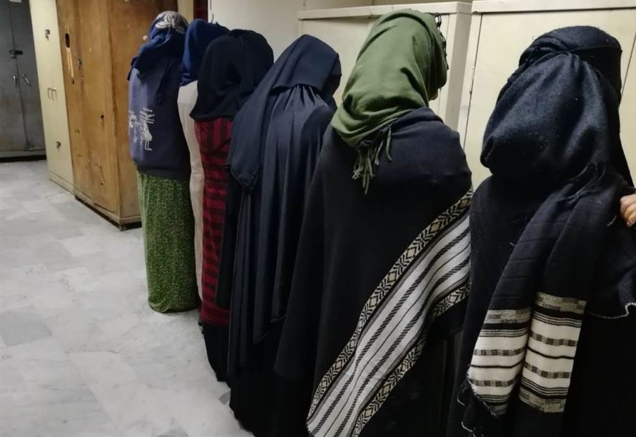 سوريات يجبرن أطفالهن على التسول سوريات يجبرن أطفالهن على التسول