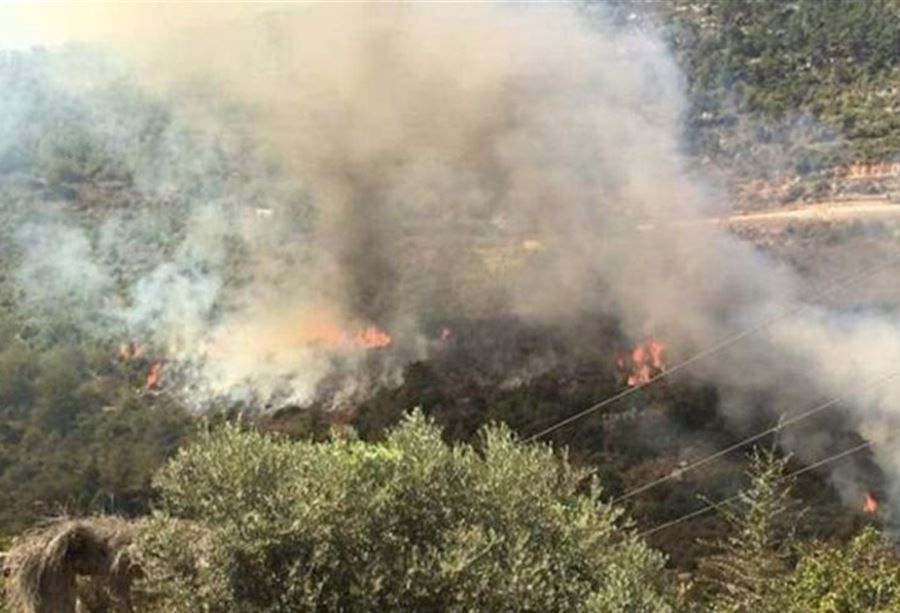 حريقٌ كبيرٌ بين قبيع والشبانية... والنيران تقترب من المنازل حريقٌ كبيرٌ بين قبيع والشبانية... والنيران تقترب من المنازل