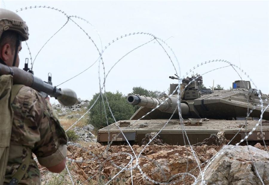 بالصور: فرق صحفية عبرية مقابل الحدود اللبنانية!