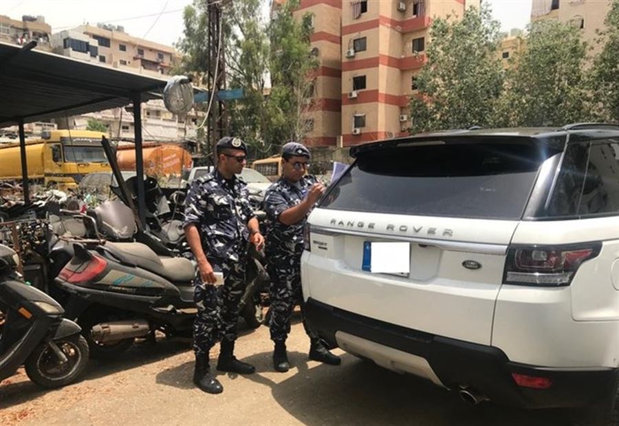 بالصورة: عناصر مفرزة بعبدا تضبط آلية تحمل لوحات مزورة 