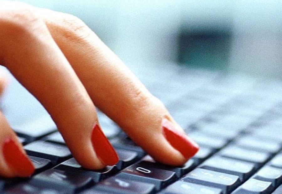 بهدف إقامة علاقة حميمة معها.. قام بإبتزازها فبات في السجن!