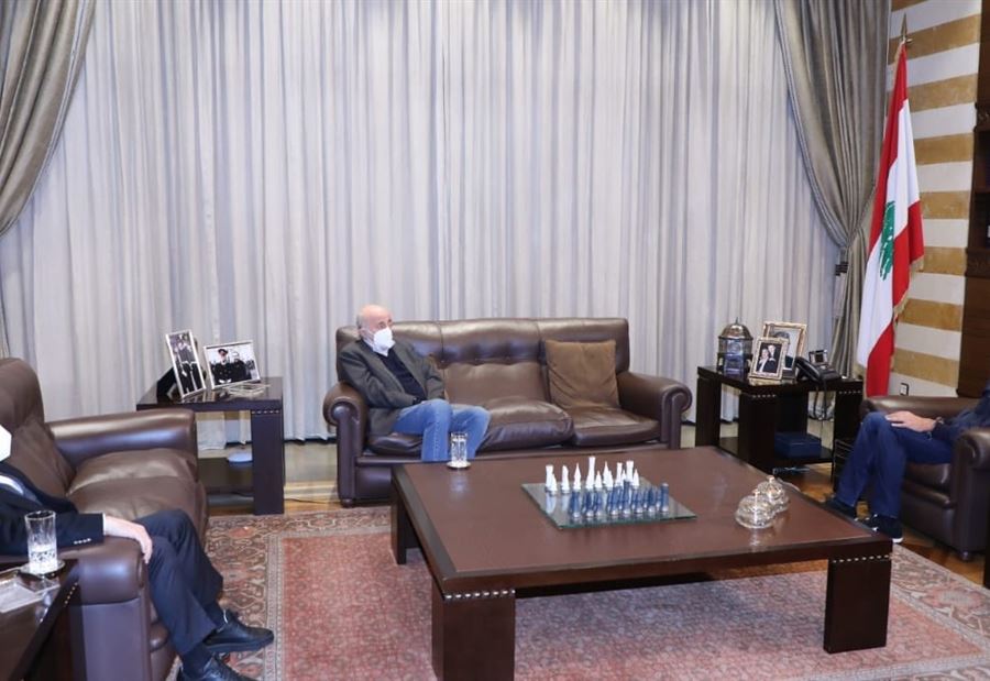 جنبلاط في بيت الوسط 