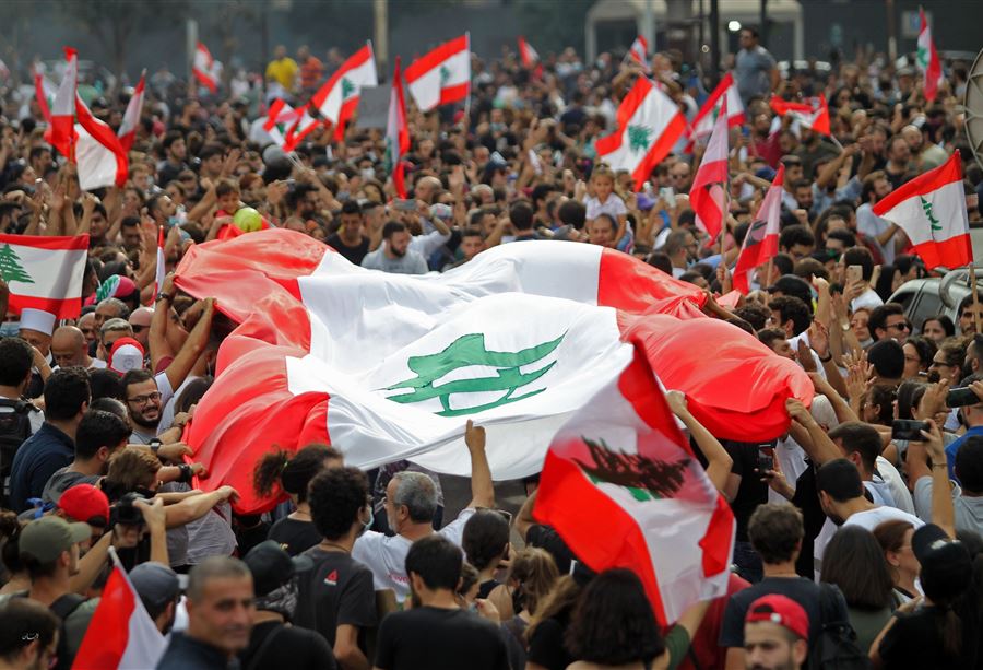 صورةٌ لنصرالله في ساحة الشهداء! 