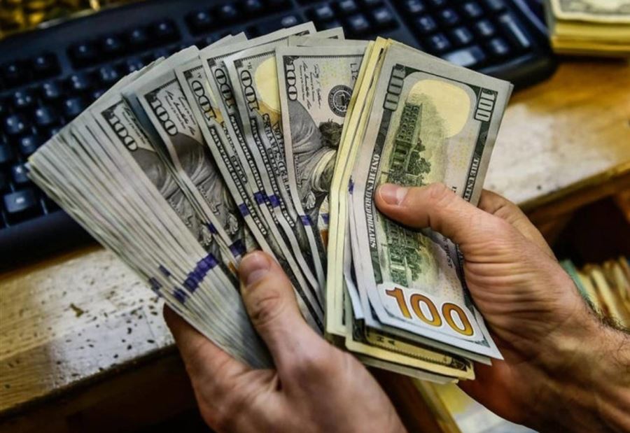 الدولارُ متوفرٌّ... والسعرُ تخطَّى الـ 2500 ل.ل.