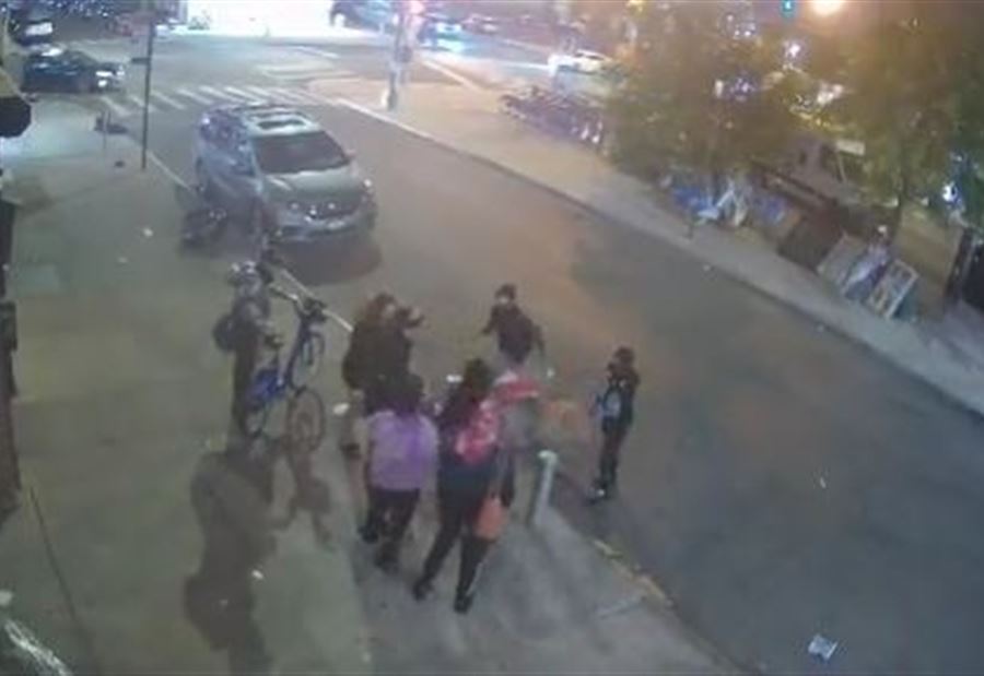 اعتداءٌ جماعي على سيّدة "وحيدة" في نيويورك... فيديو "صادم"!