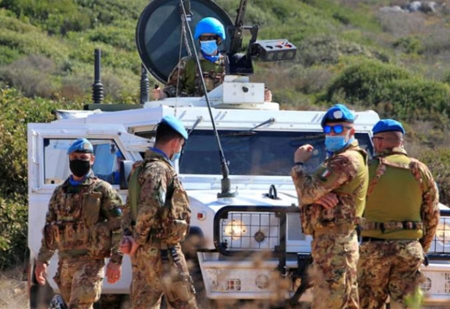 مدنيون يستولون على معدات "اليونيفيل" في الجنوب  مدنيون يستولون على معدات "اليونيفيل" في الجنوب