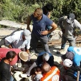 بالصورة: أصيب بجروح في الرأس والظهر أثناء عمله بالصورة: أصيب بجروح في الرأس والظهر أثناء عمله