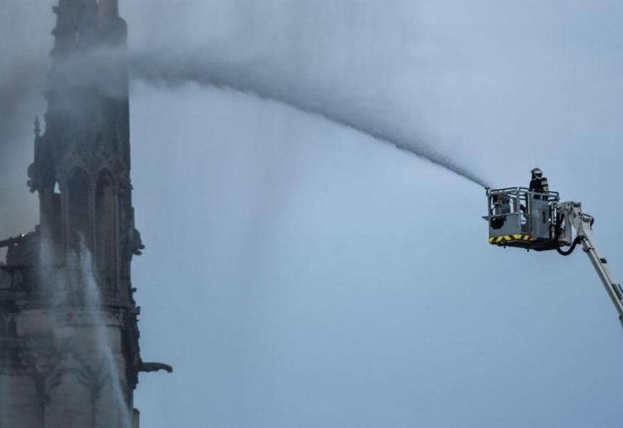 "درس لترمب" من رجال الإطفاء في حريق كاتدرائية نوتردام
